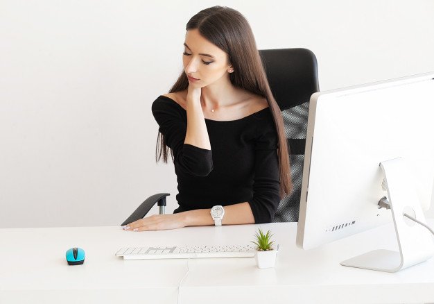 A fibromialgia é uma doença que causa dores terríveis e de longa duração! Entenda as principais causas no alerta da campanha fevereiro roxo!